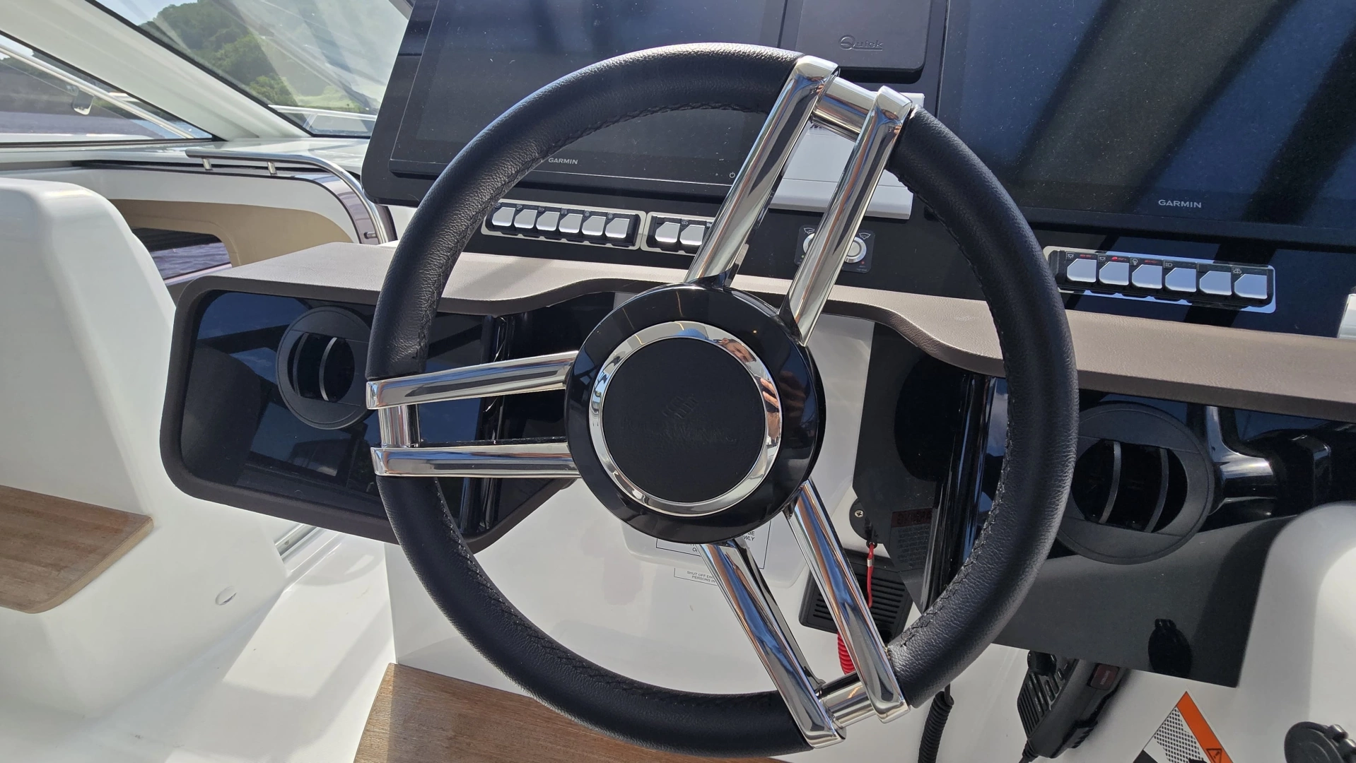 Four Winns TH36 Yacht For Sale