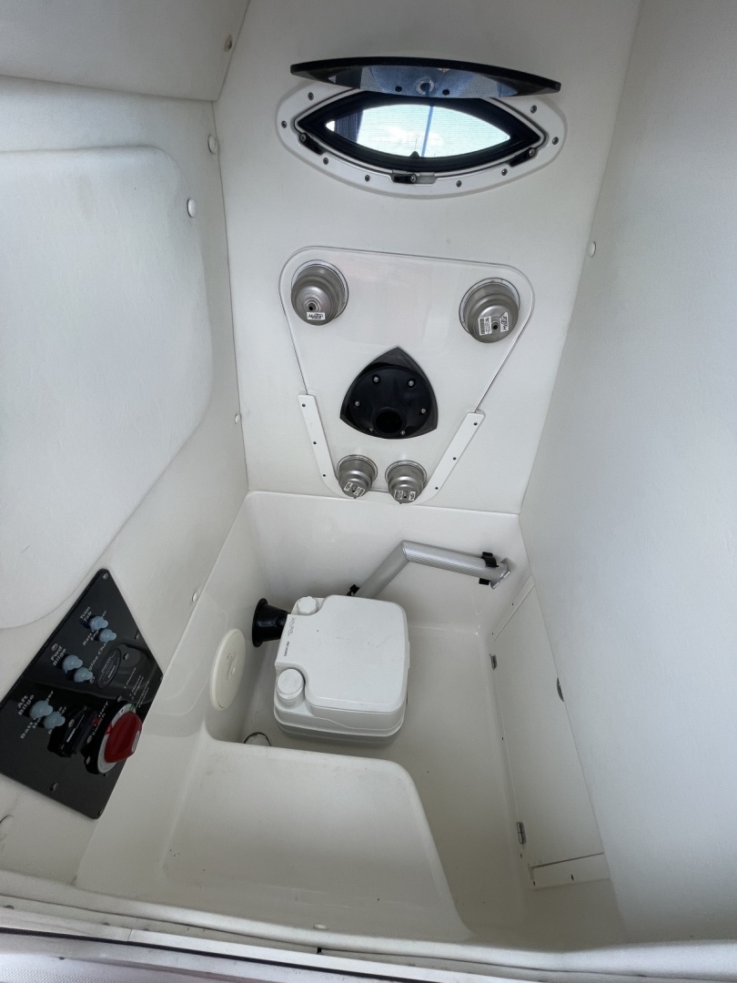 2020 Century 2200 Center Console