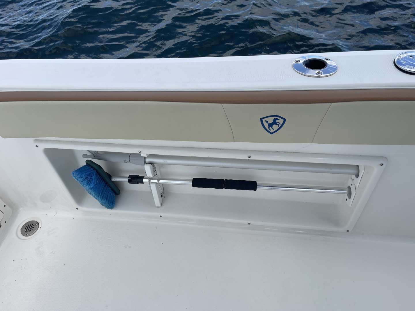 2020 Century 2200 Center Console