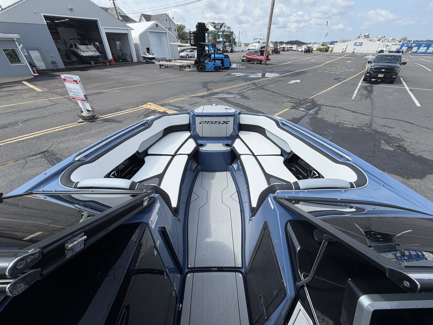 2023 Yamaha Boats 255XD