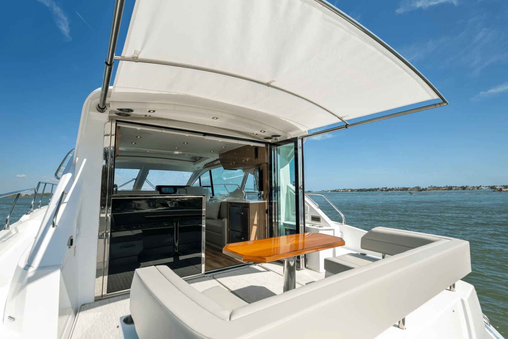 2024 Cruisers Yachts 50 Cantius