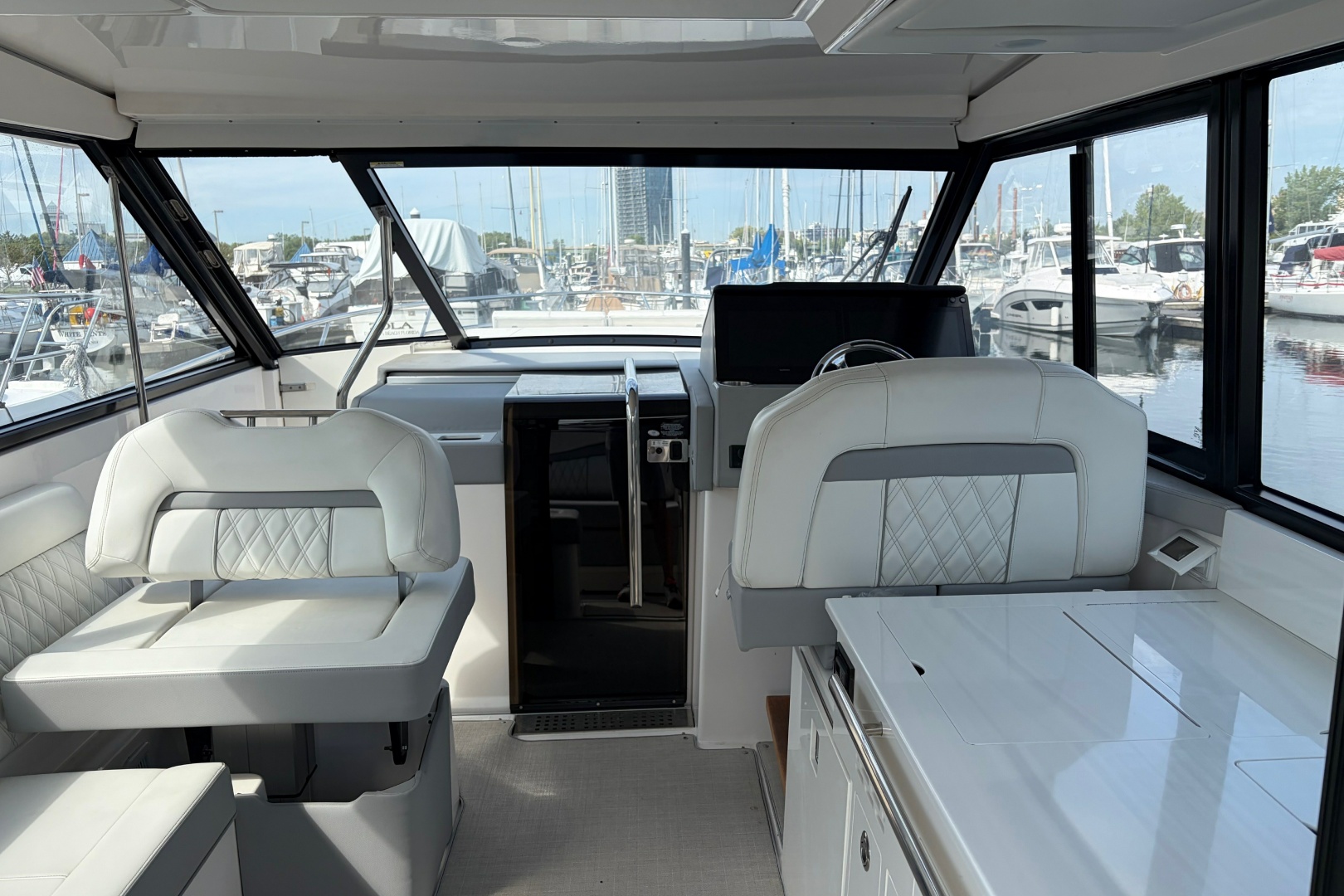 2023 Regal 36 XO — photograph 4