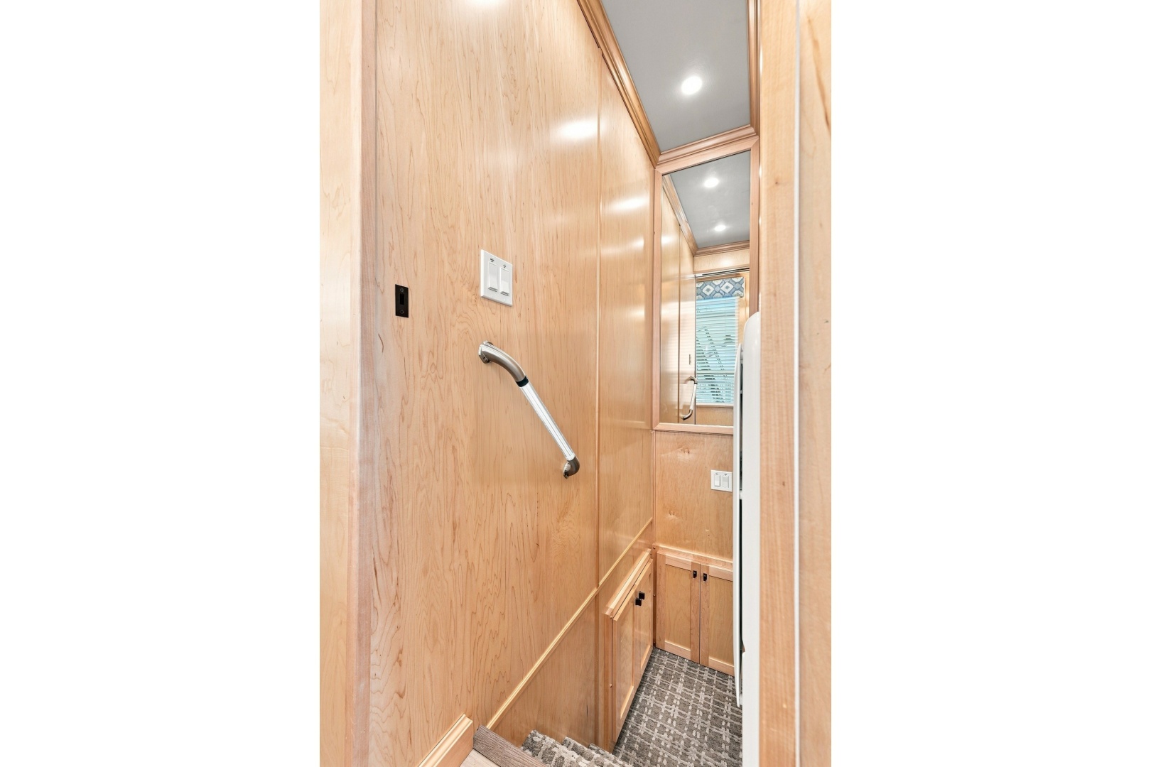 OFF DUTY 77ft Sumerset Yacht For Sale