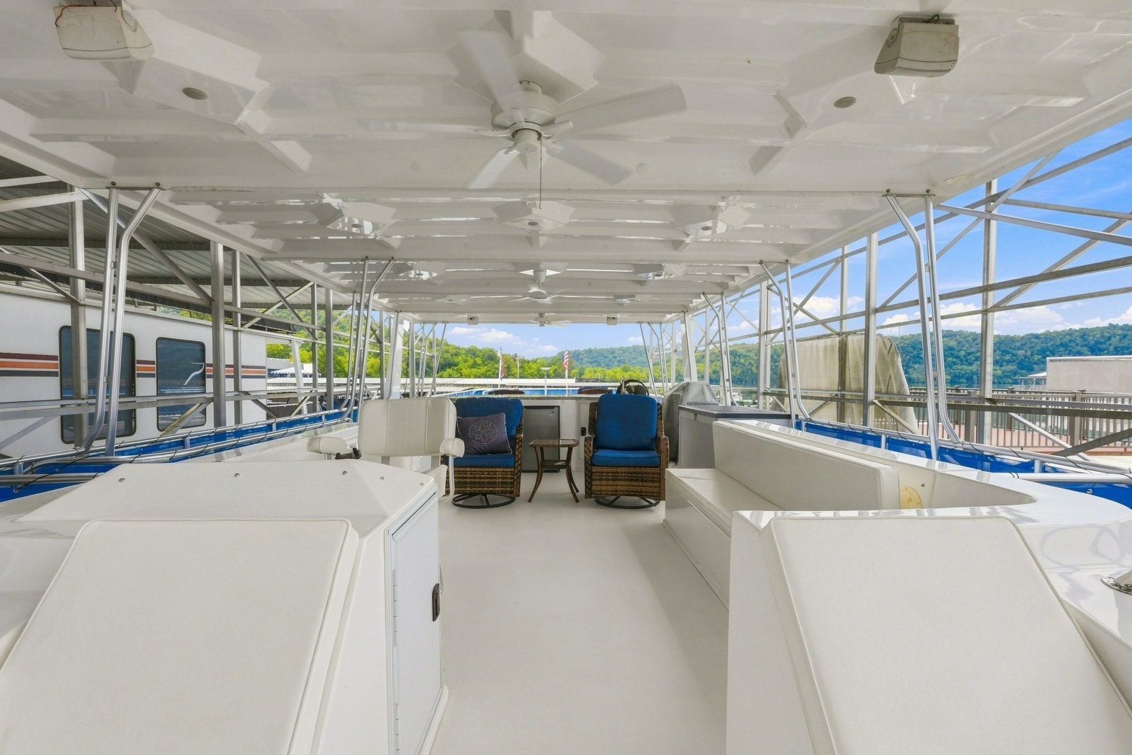 OFF DUTY 77ft Sumerset Yacht For Sale