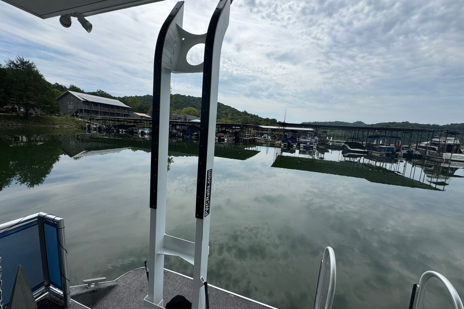 OFF DUTY 77ft Sumerset Yacht For Sale