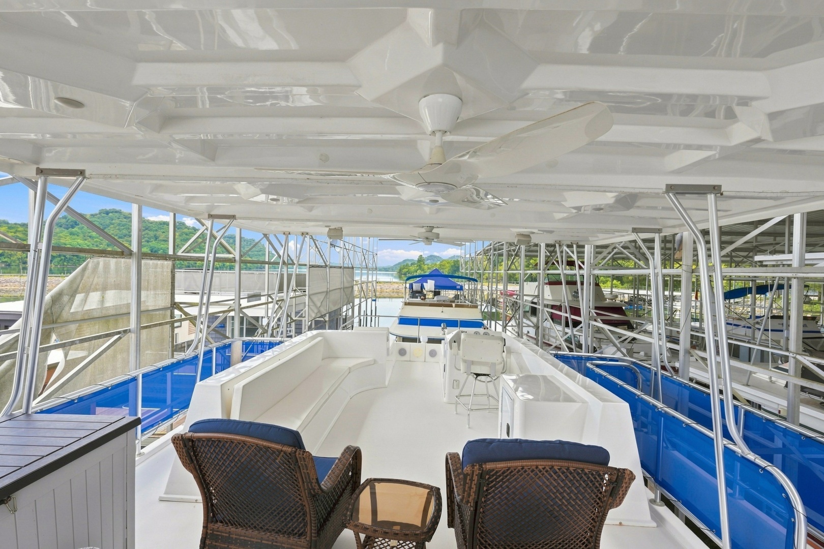OFF DUTY 77ft Sumerset Yacht For Sale
