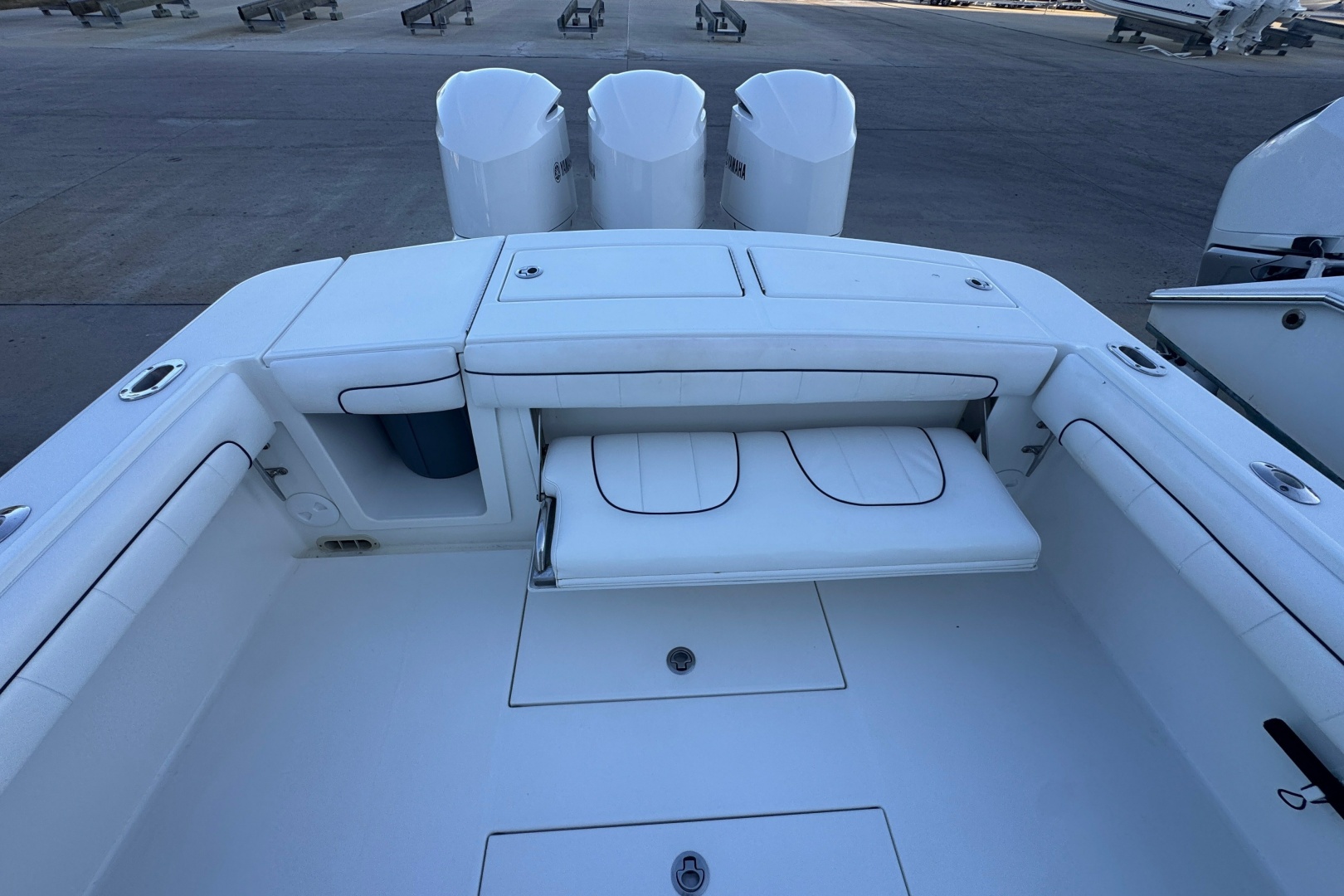 Agressive Move 33ft Regulator Yacht For Sale