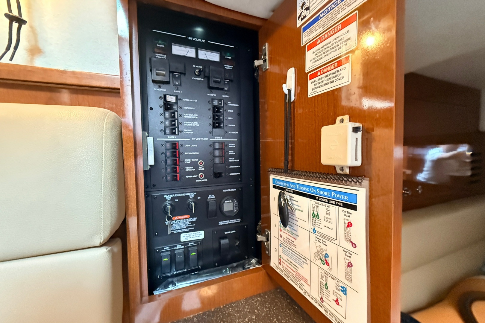 2013 Sea Ray Sundancer 370