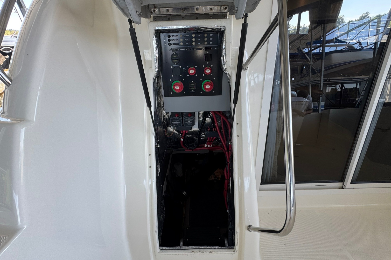 2008 Meridian 411 Sedan