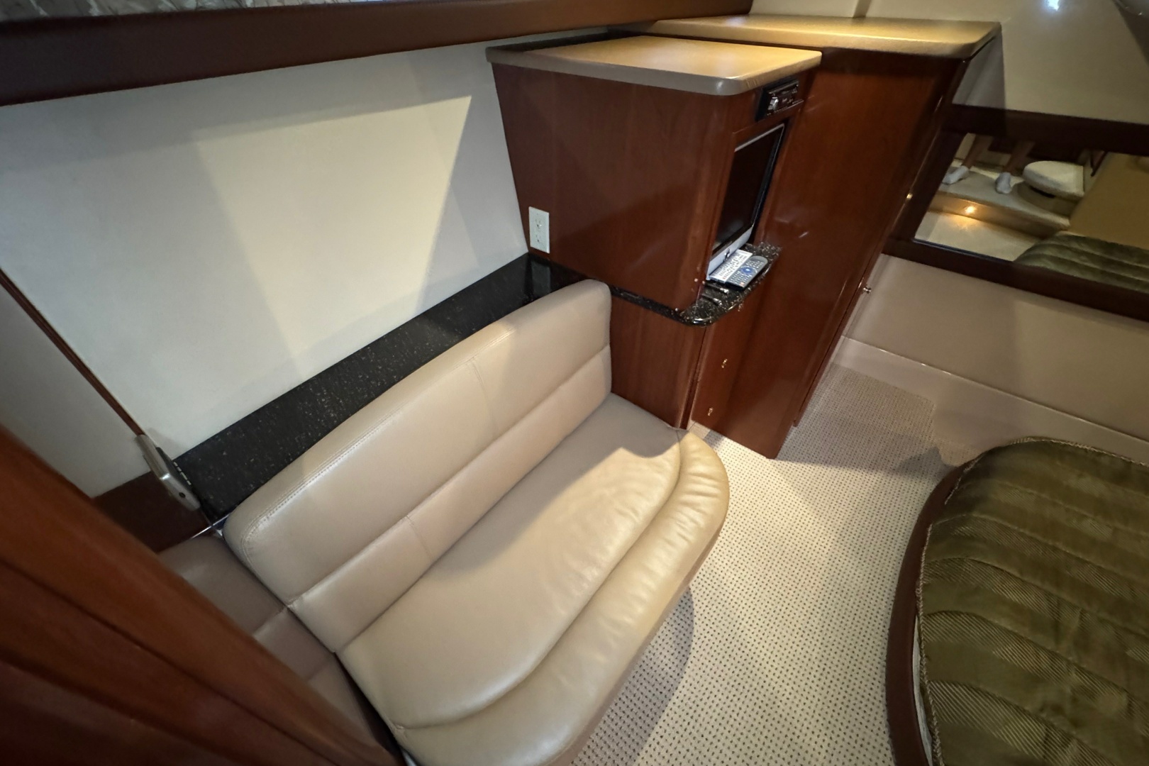 2008 Meridian 411 Sedan