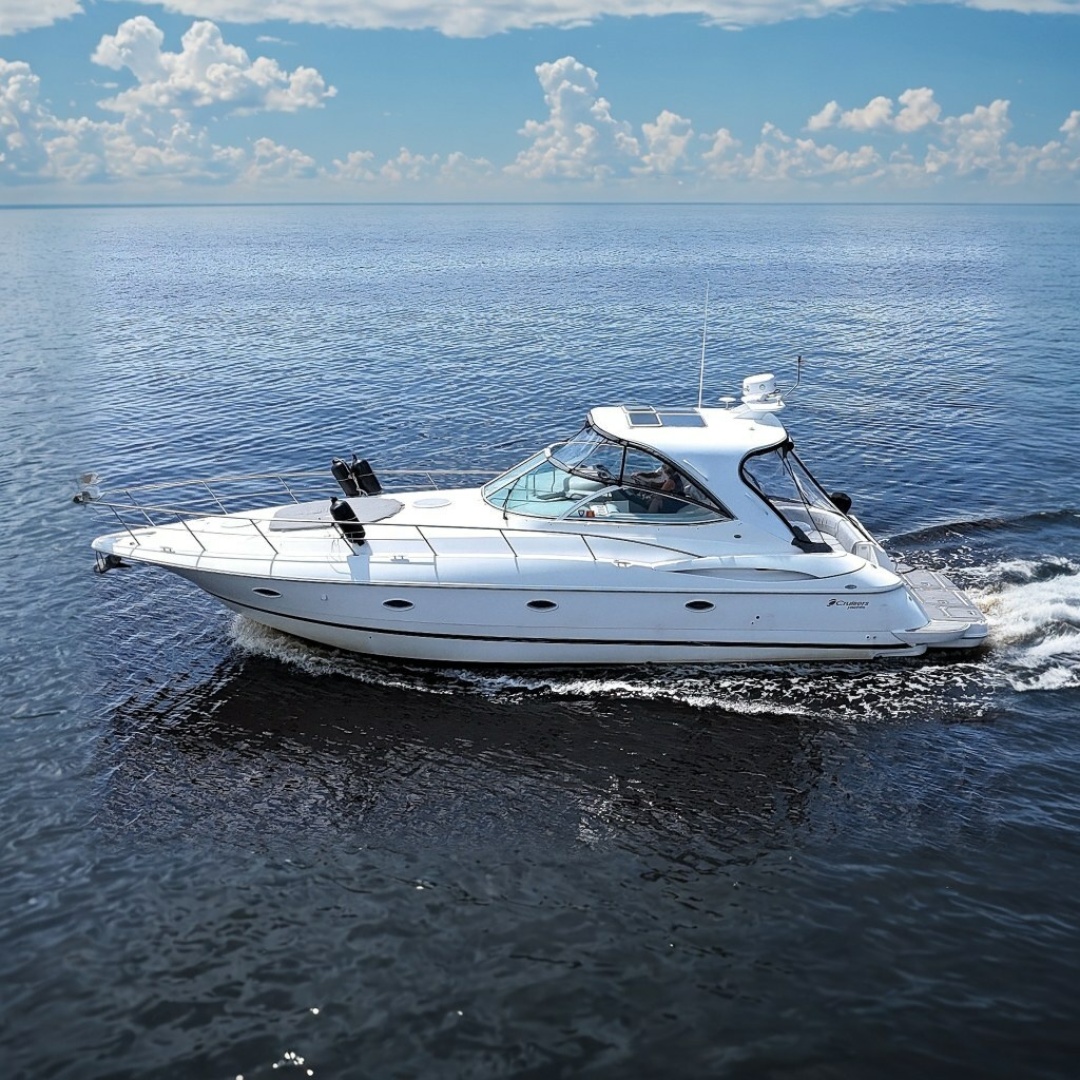 2003 Cruisers Yachts 3970 Express
