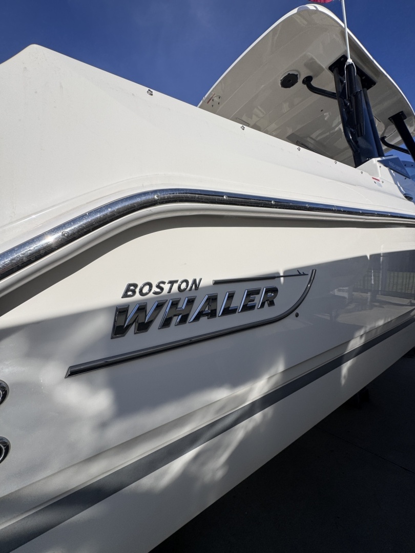 2022 Boston Whaler 280 Vantage DC