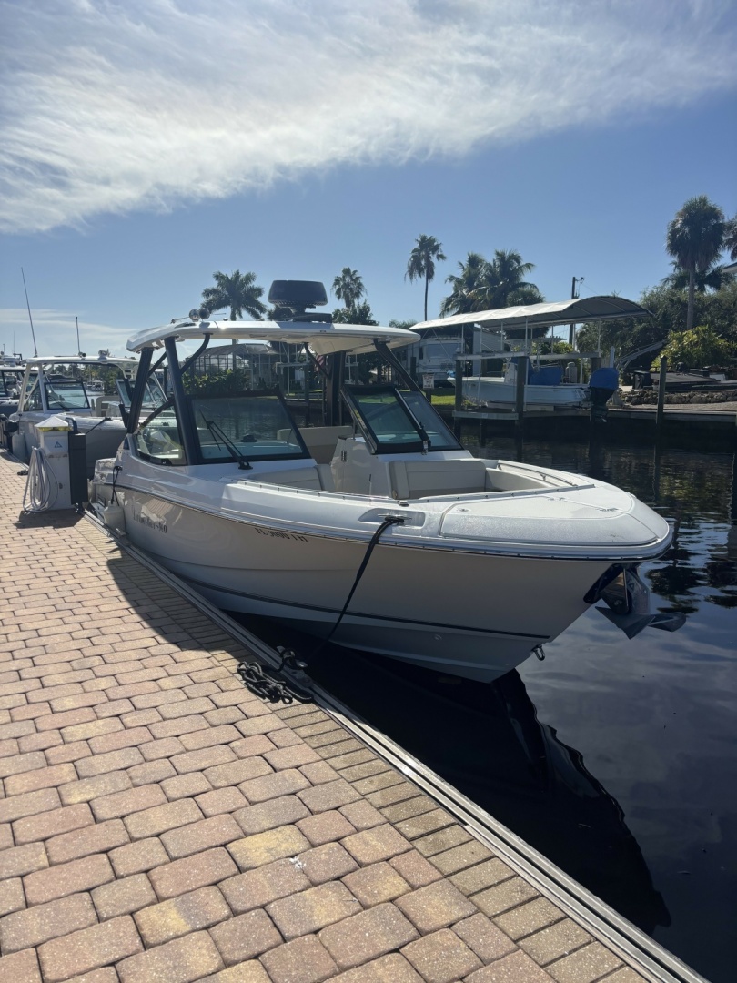 2022 Boston Whaler 280 Vantage DC