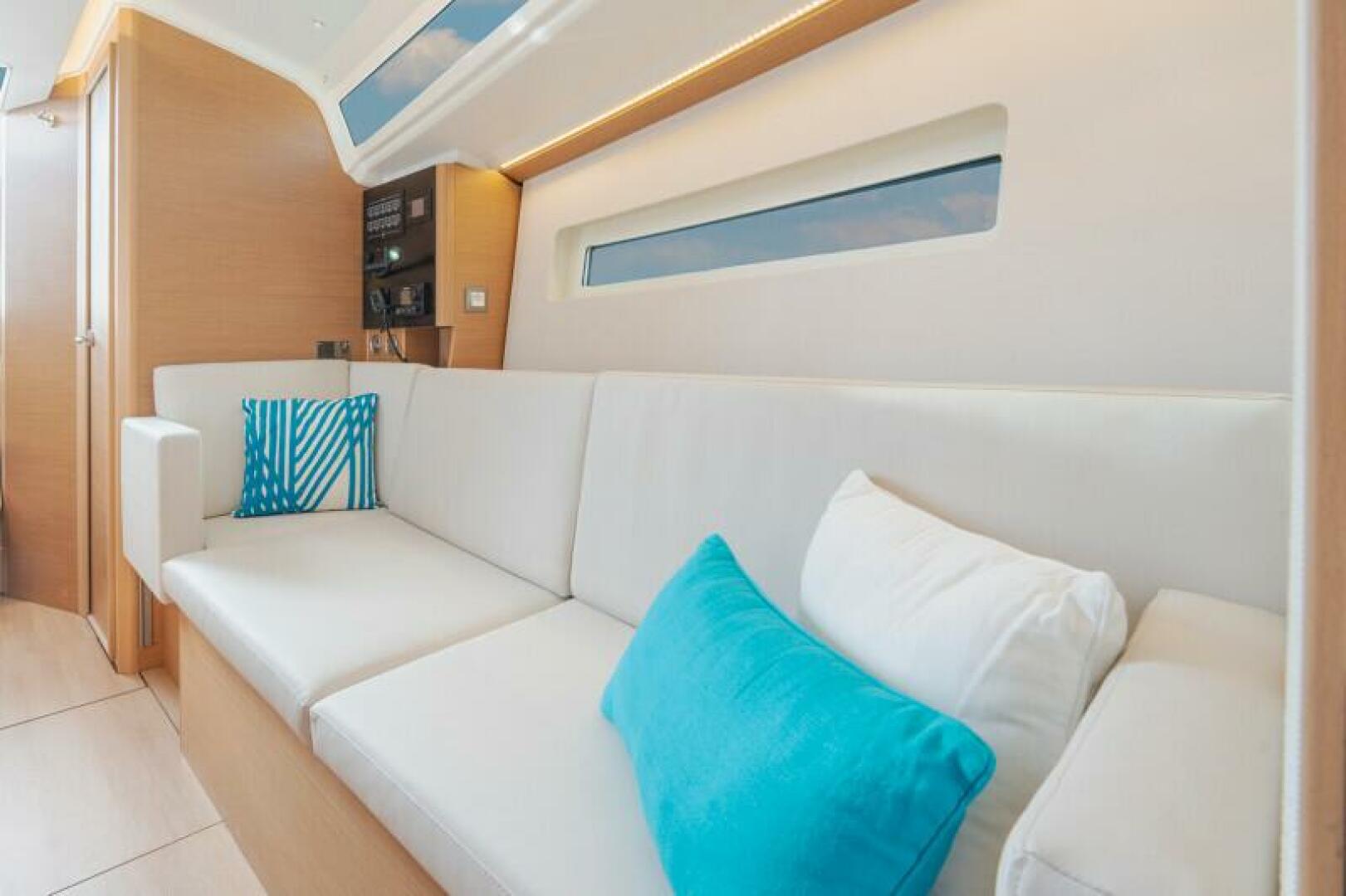 2027 Jeanneau Sun Odyssey 350