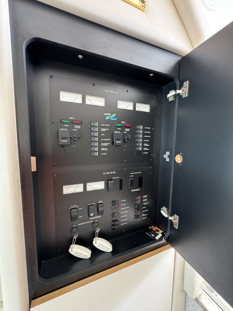 1998 Sea Ray 370 Aft Cabin