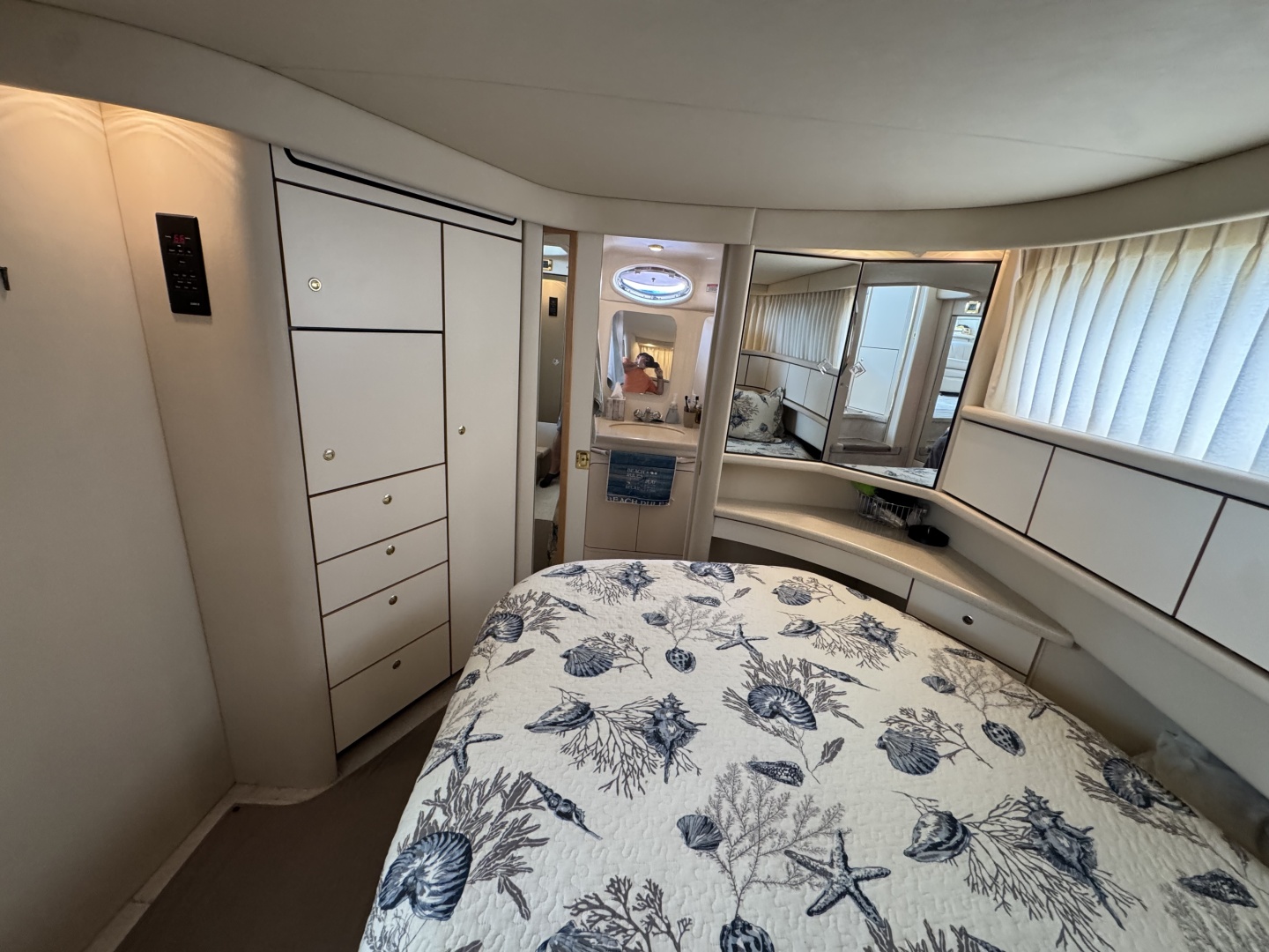 1998 Sea Ray 370 Aft Cabin