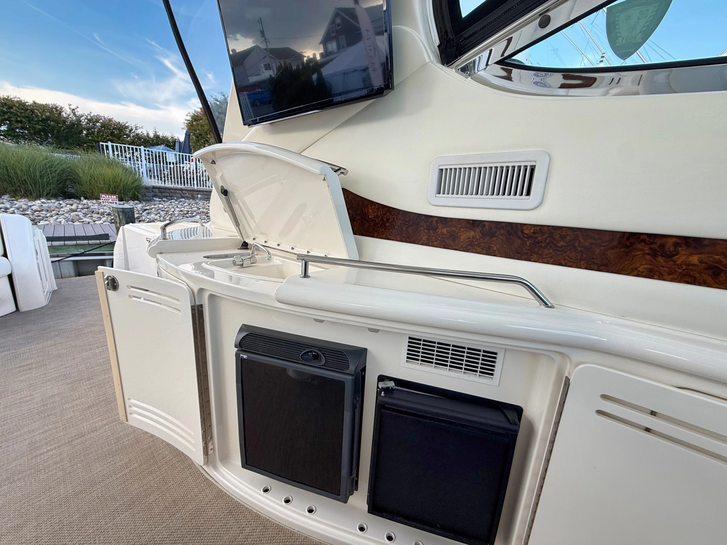 Sea Ray 550 Sundancer Yacht For Sale