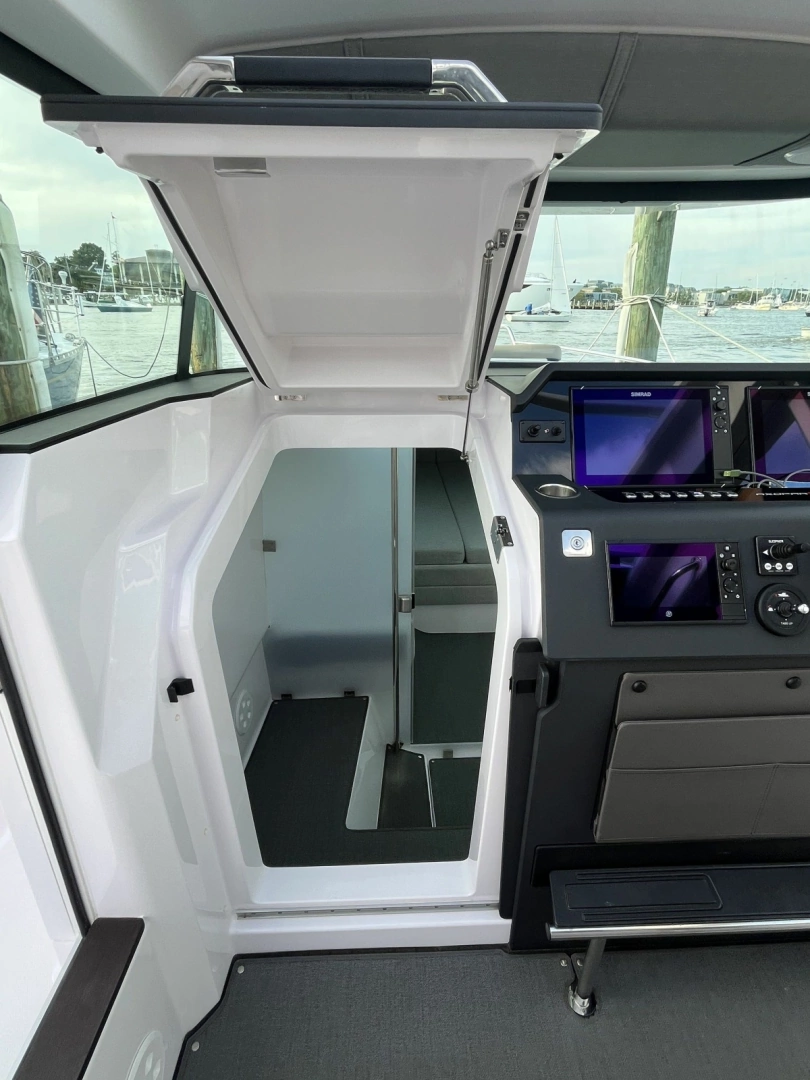 Axopar 37 XC Cross Cabin Yacht For Sale