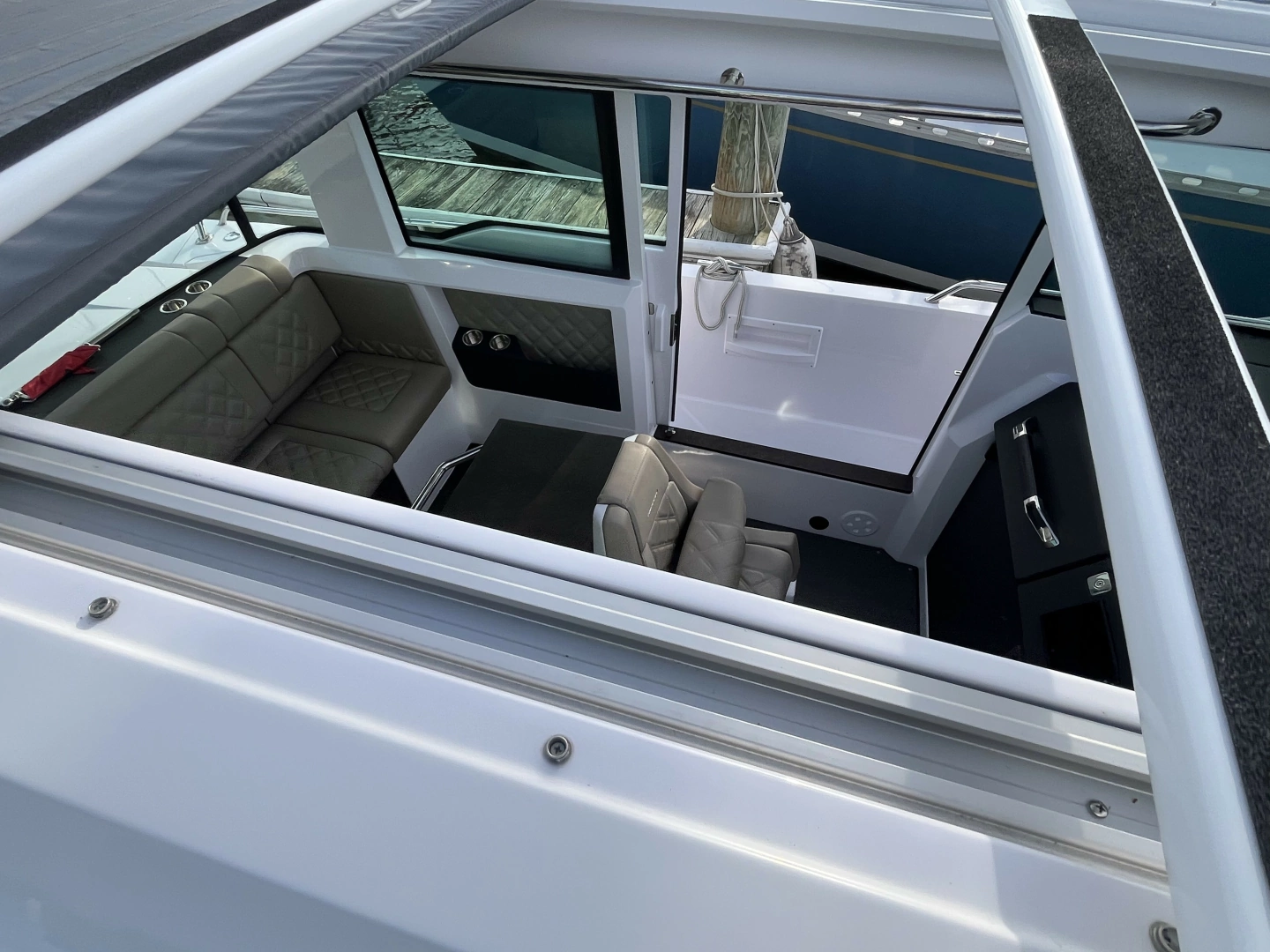 Axopar 37 XC Cross Cabin Yacht For Sale
