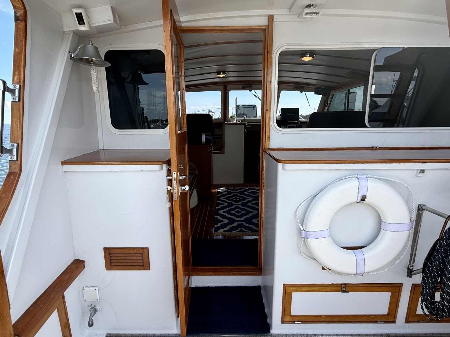 1987 Wilbur Flybridge Cruiser
