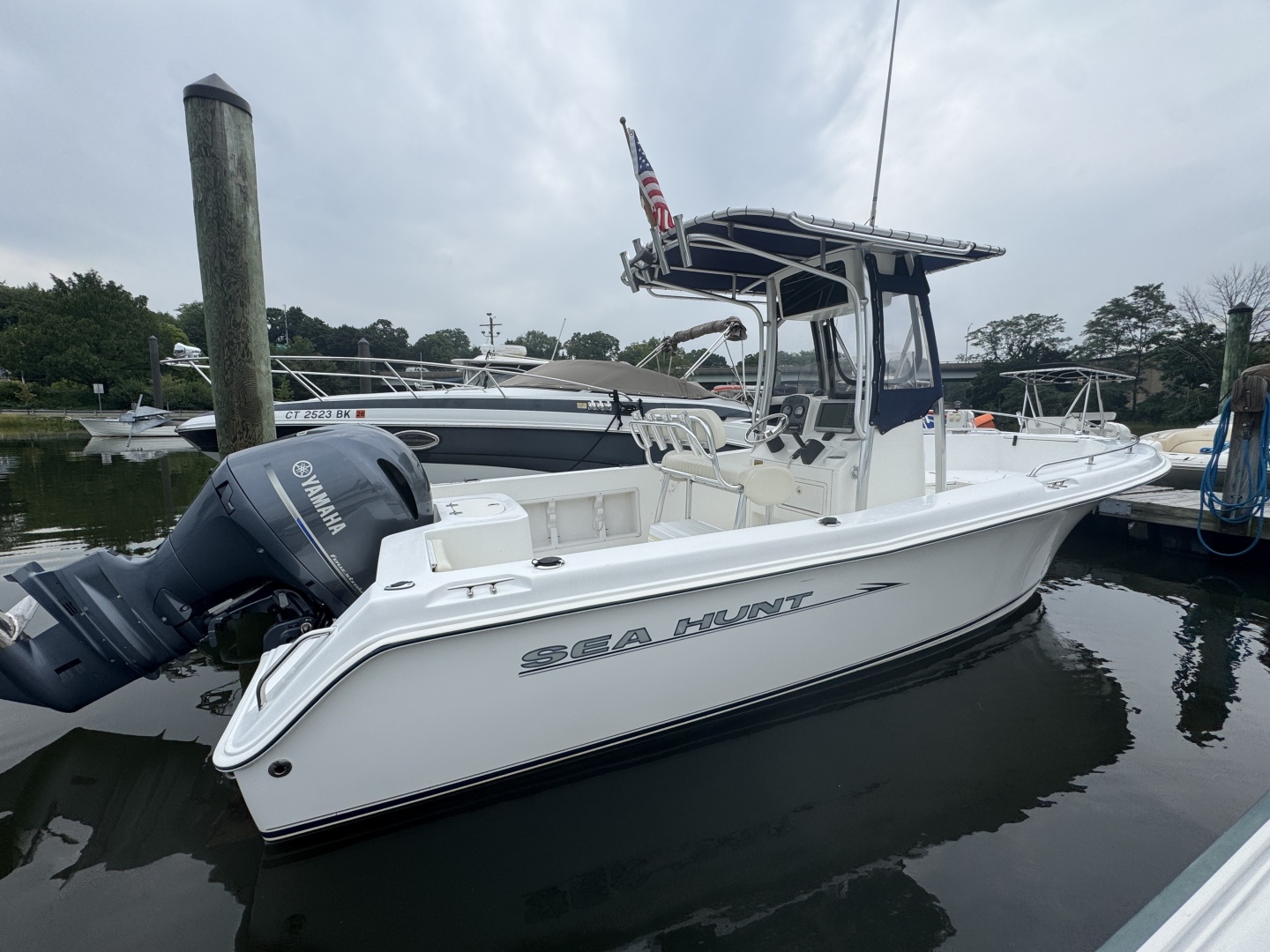 2007 Sea Hunt Triton 220