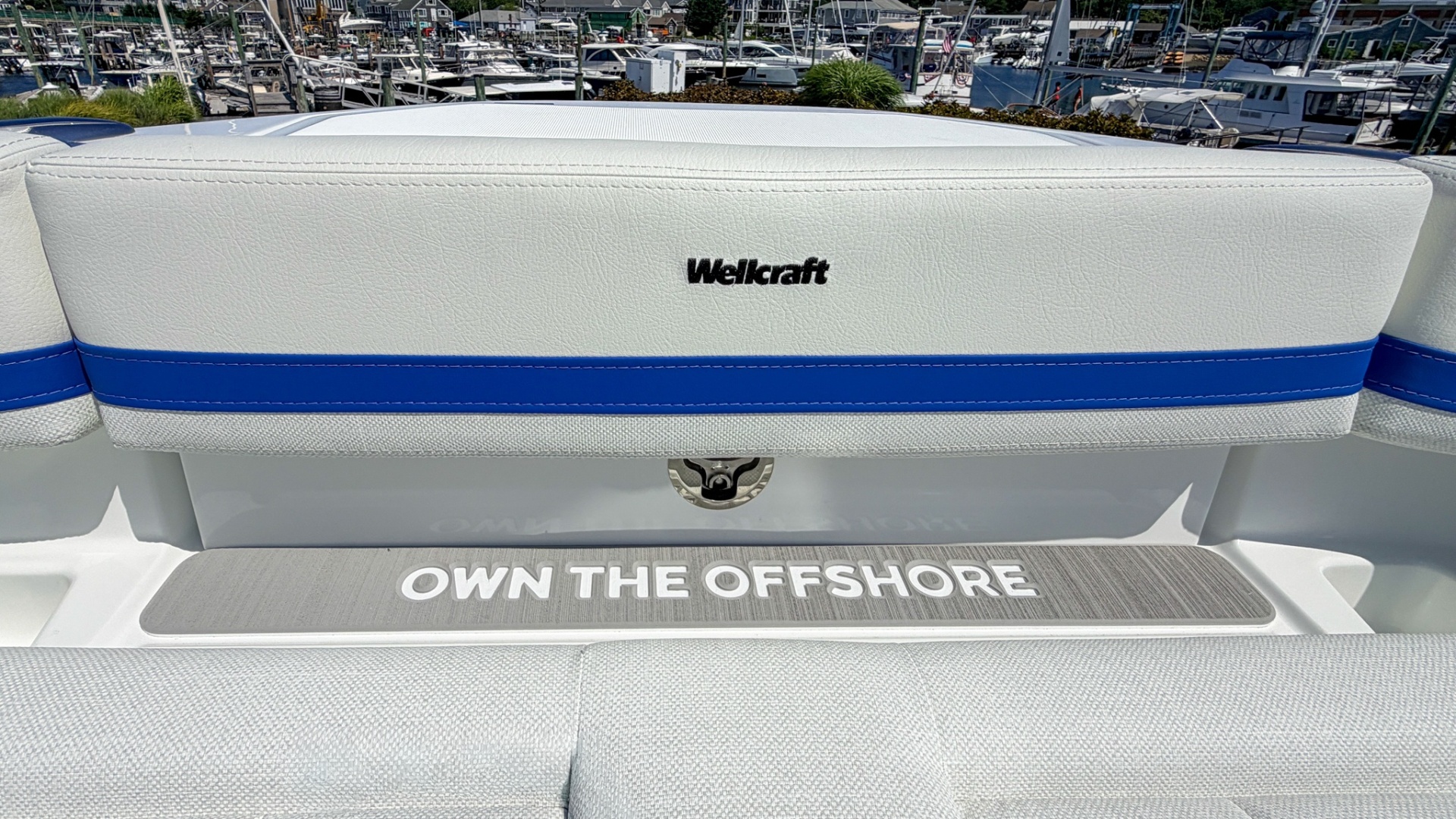 2027 Wellcraft 28 Explorer