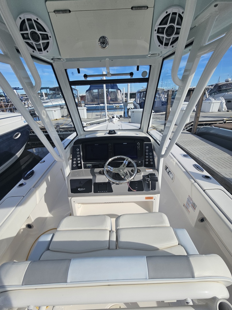 2023 Robalo 266 Cayman