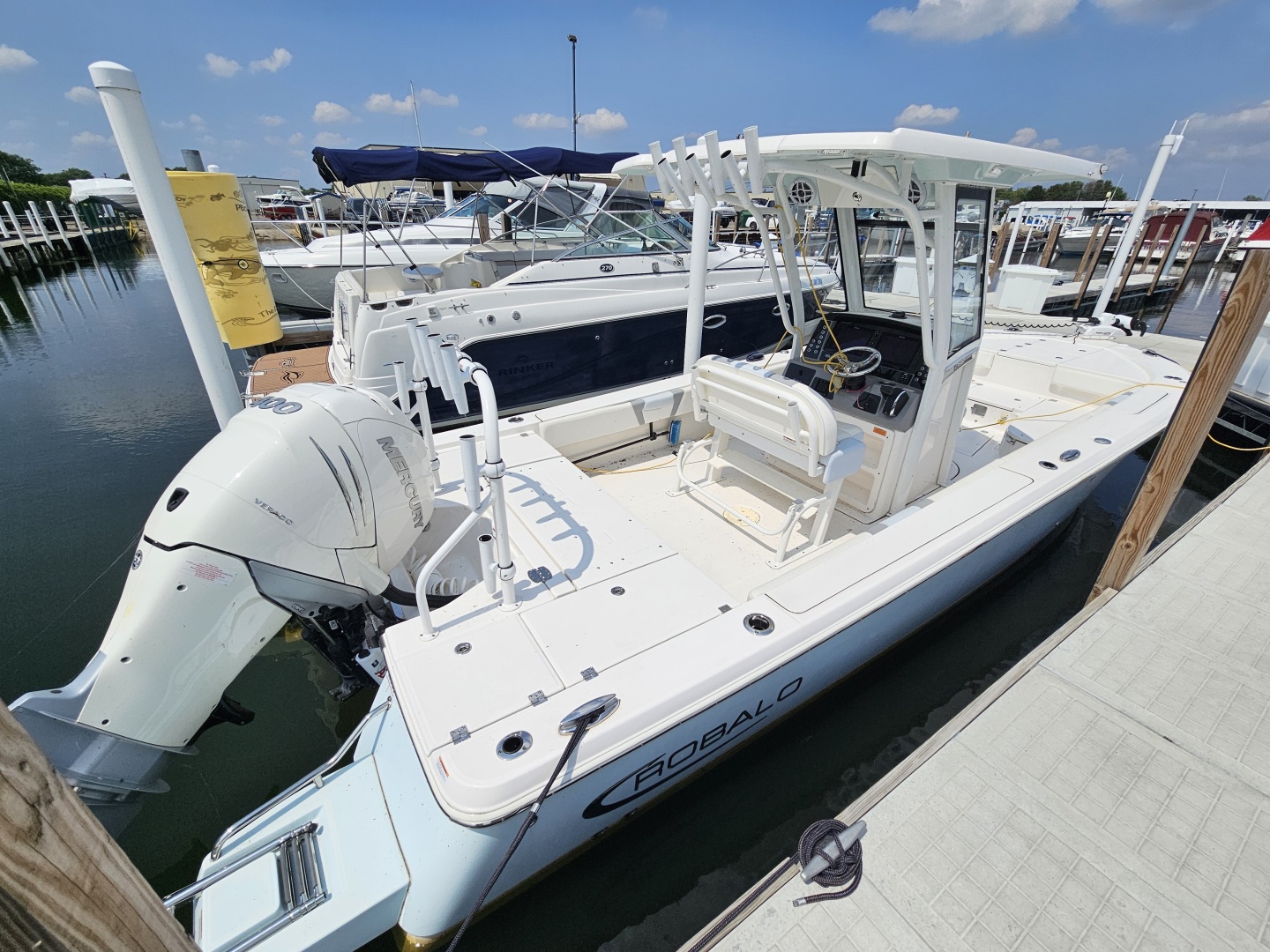 2023 Robalo 266 Cayman