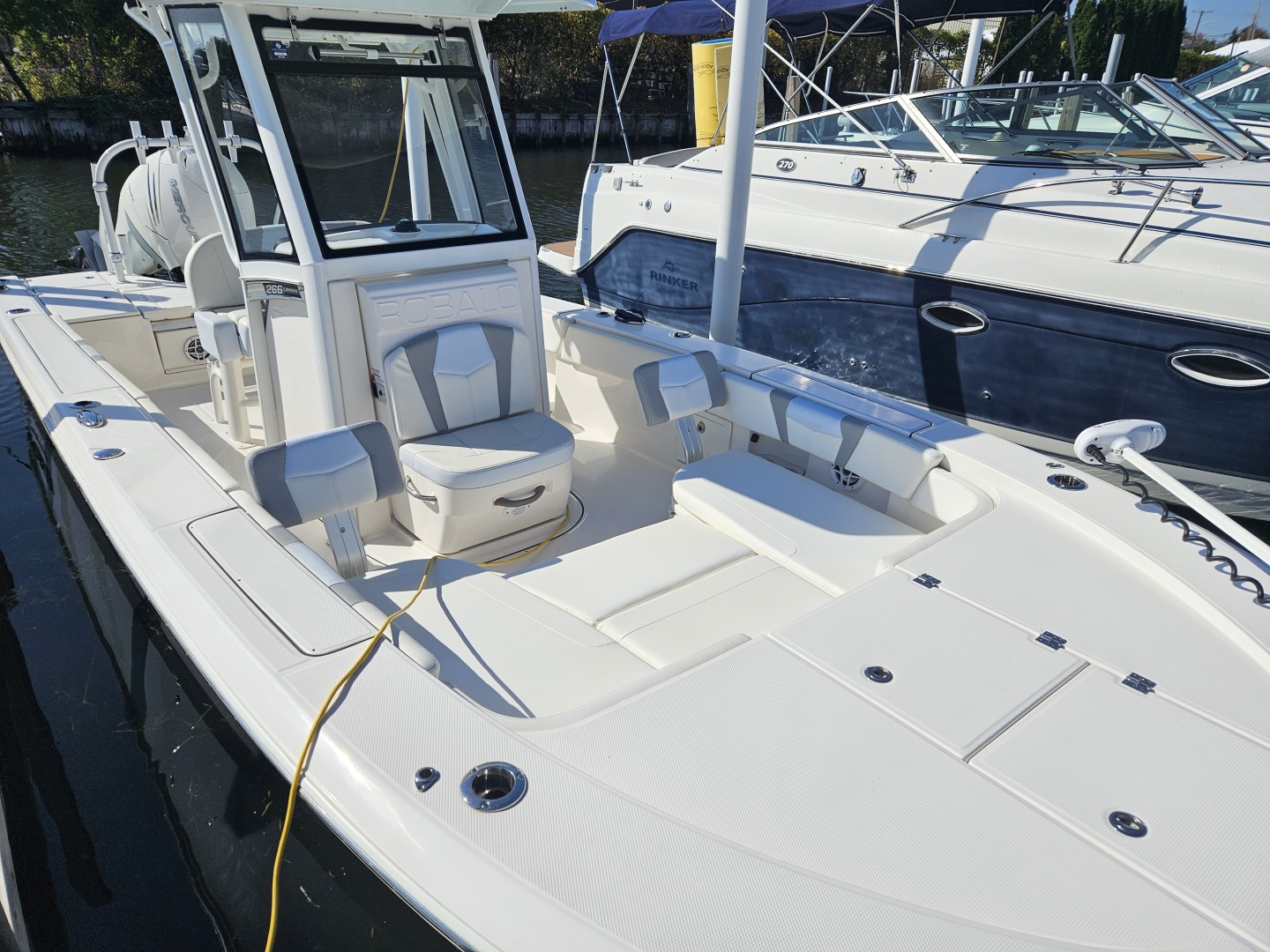 2023 Robalo 266 Cayman