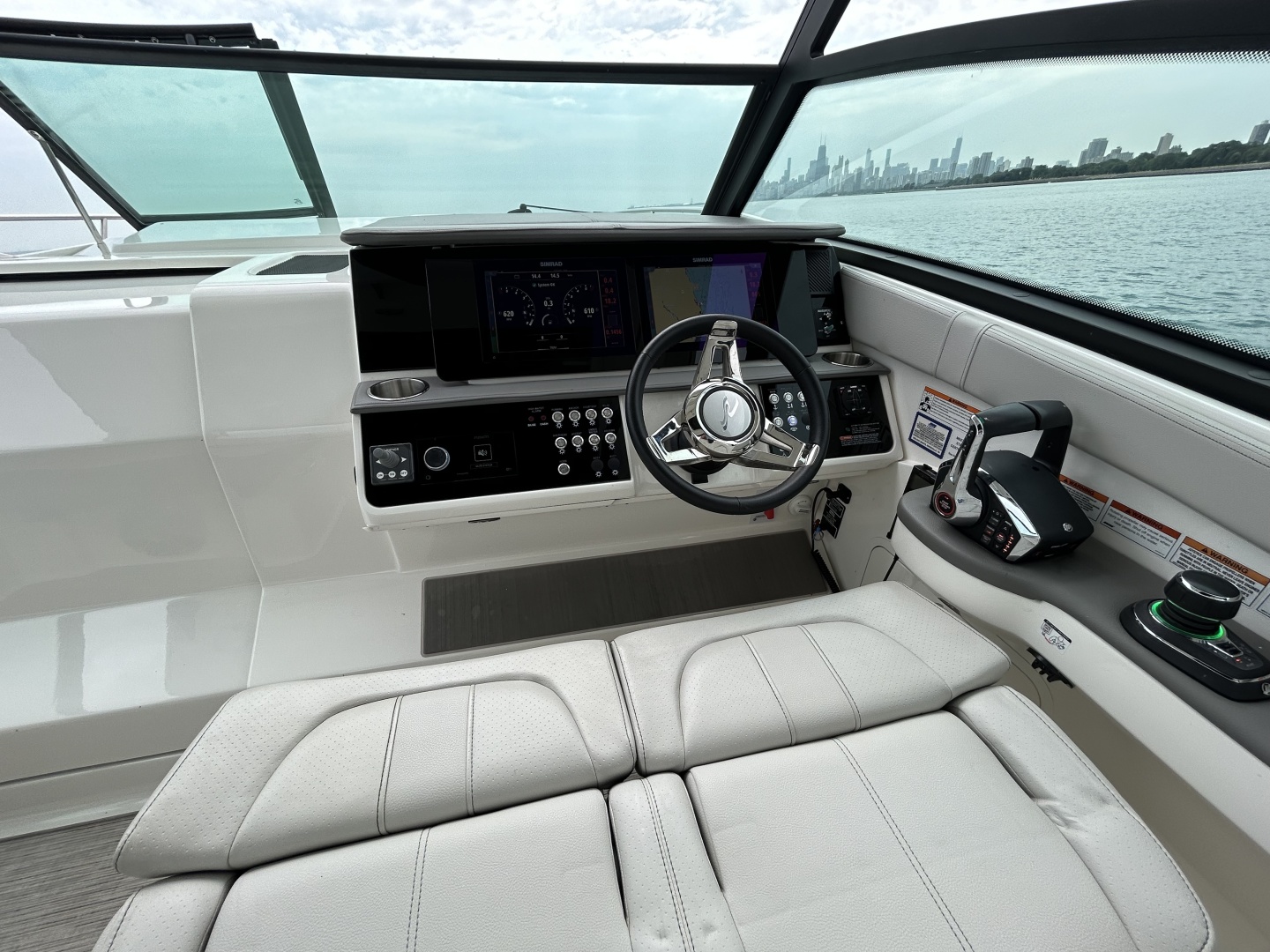 2023 Sea Ray Sundancer 320