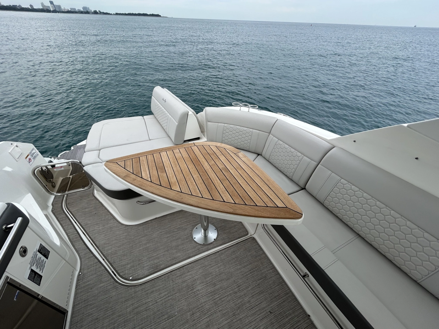 Sea Ray Sundancer 320 Yacht For Sale