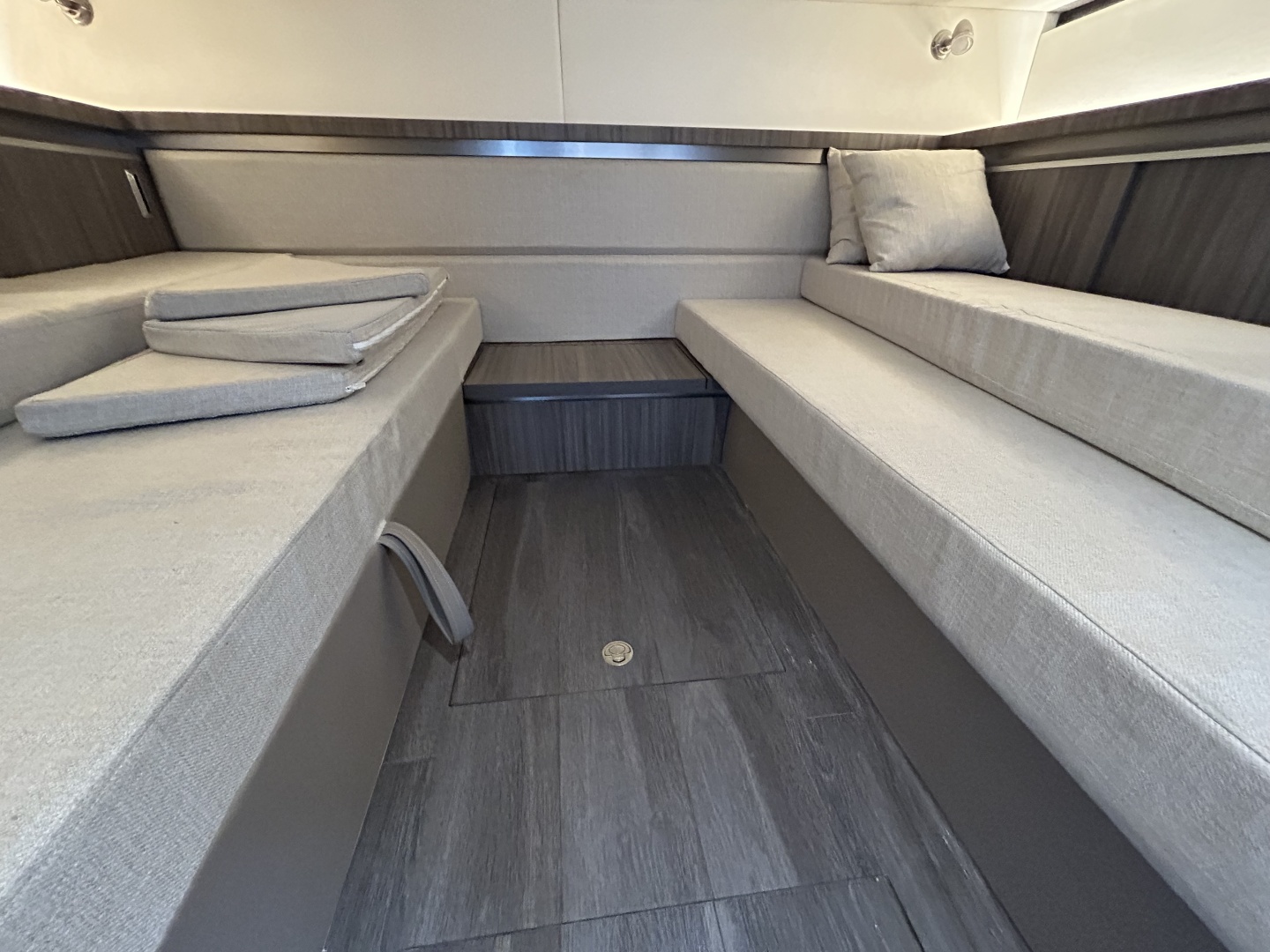 2023 Sea Ray Sundancer 320