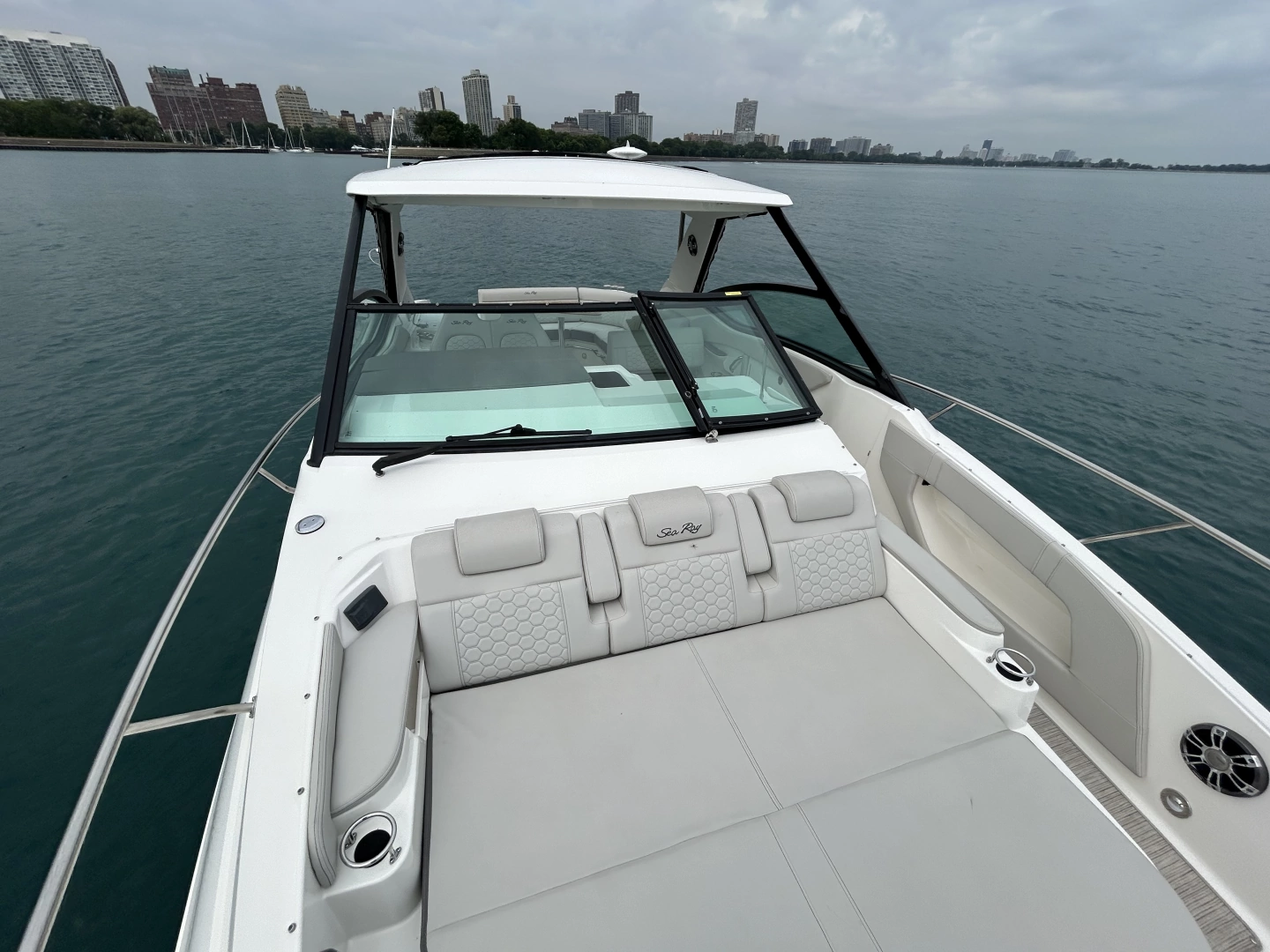 Sea Ray Sundancer 320 Yacht For Sale