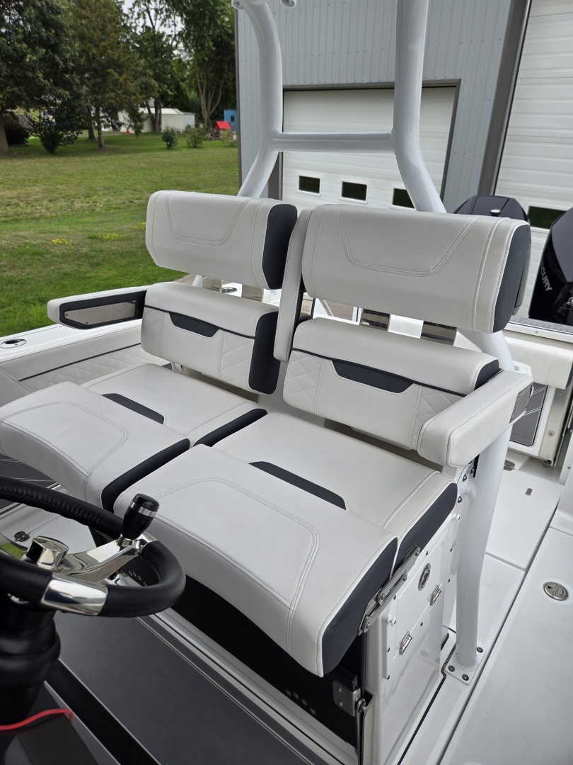 2023 Blackfin 272 CC