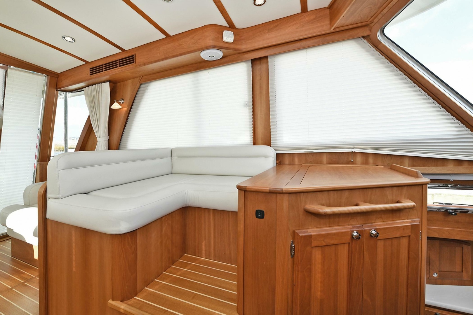 2021 Sabre 48 Salon Express