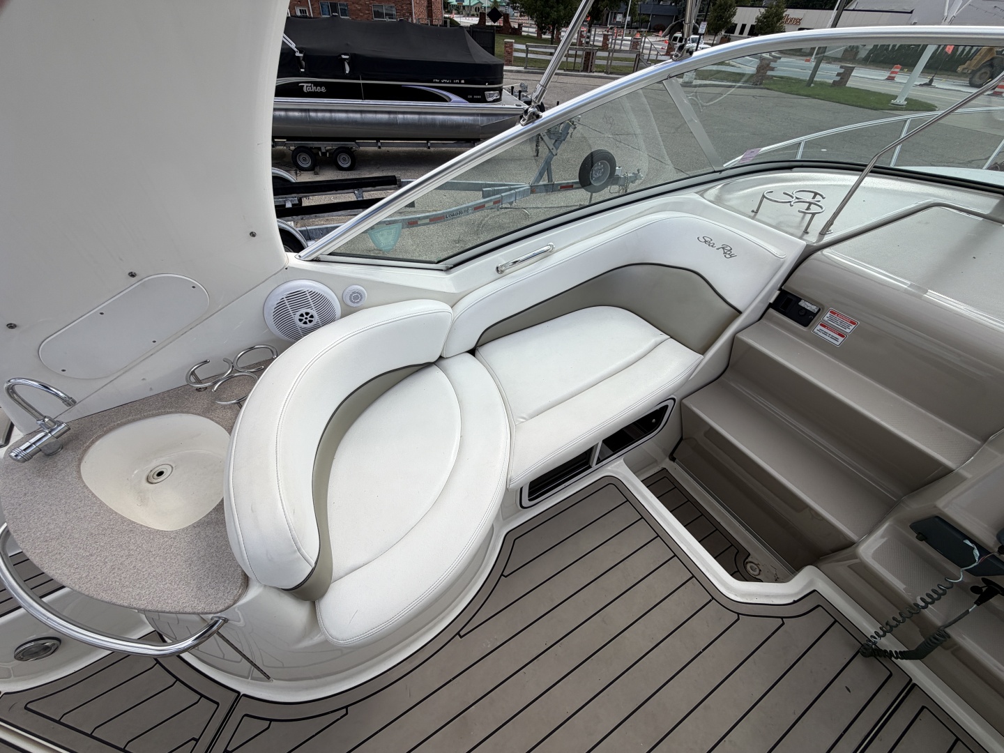 26ft Sea Ray Yacht For Sale