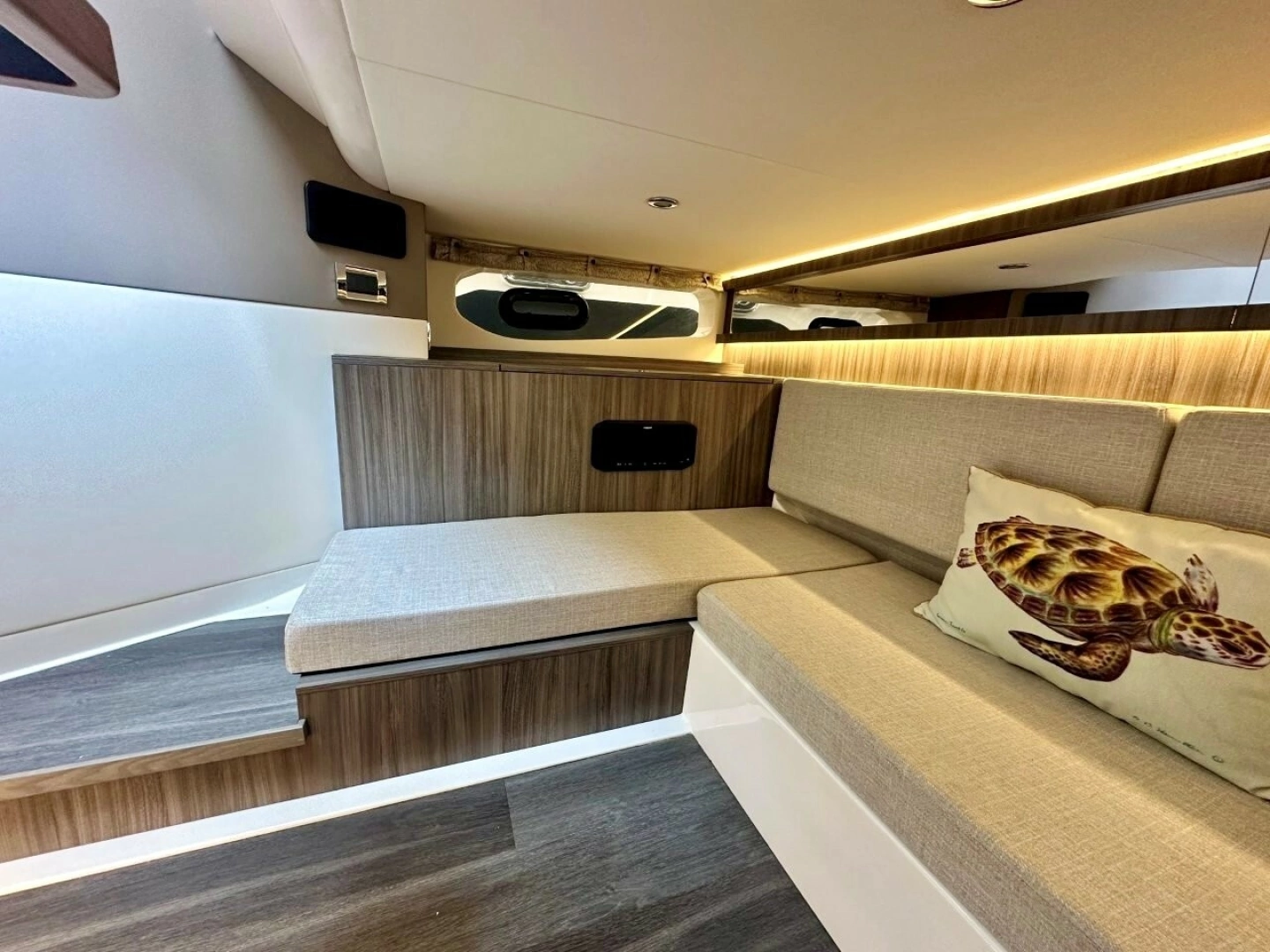 Sea Ray 37 Sundancer 370 OB Yacht For Sale