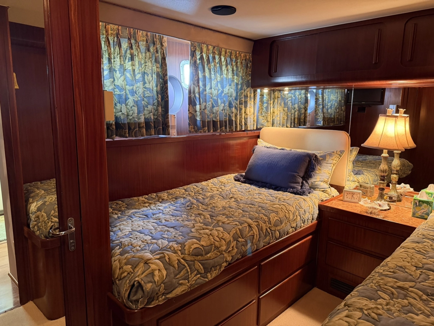 Hatteras CPMY Yacht For Sale