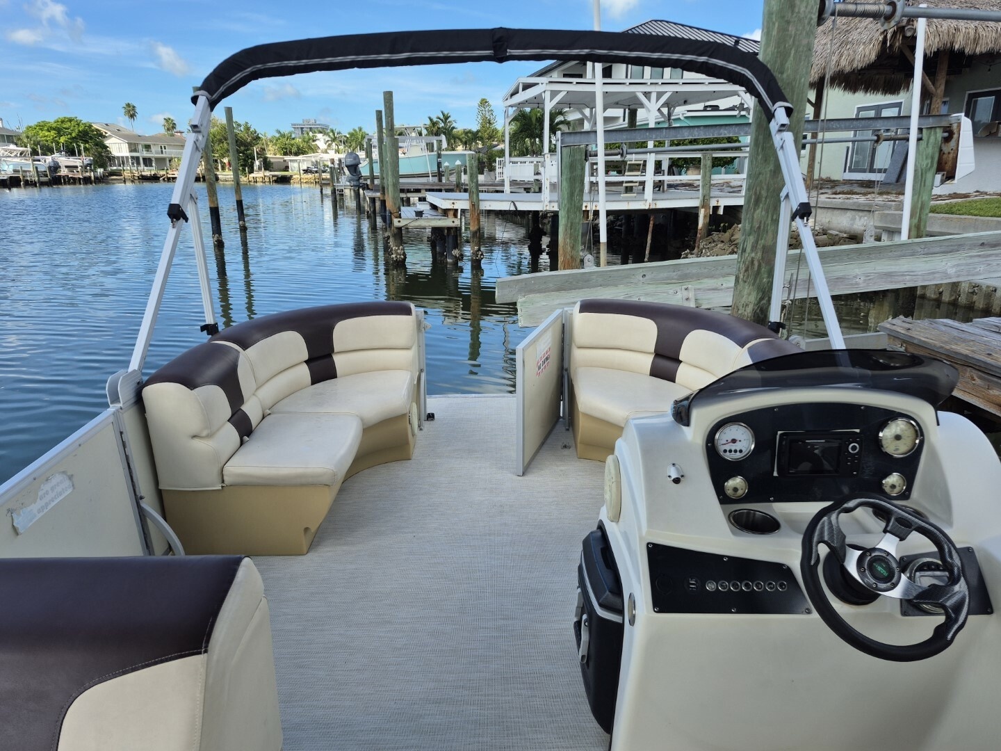 2022 Lexington 320 Pontoon