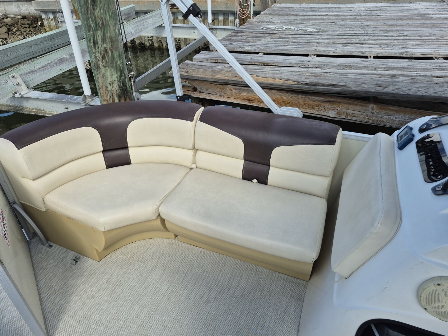 2022 Lexington 320 Pontoon