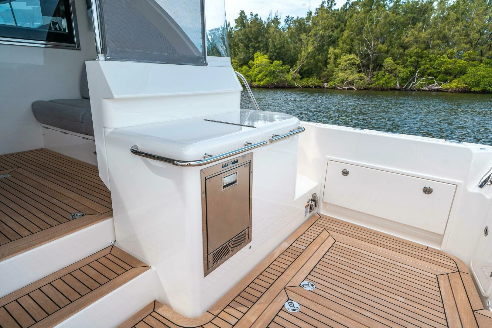 Riviera 465 SUV Yacht For Sale