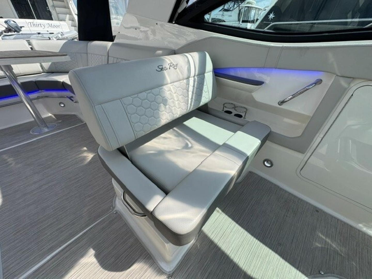 32ft Sea Ray Yacht For Sale