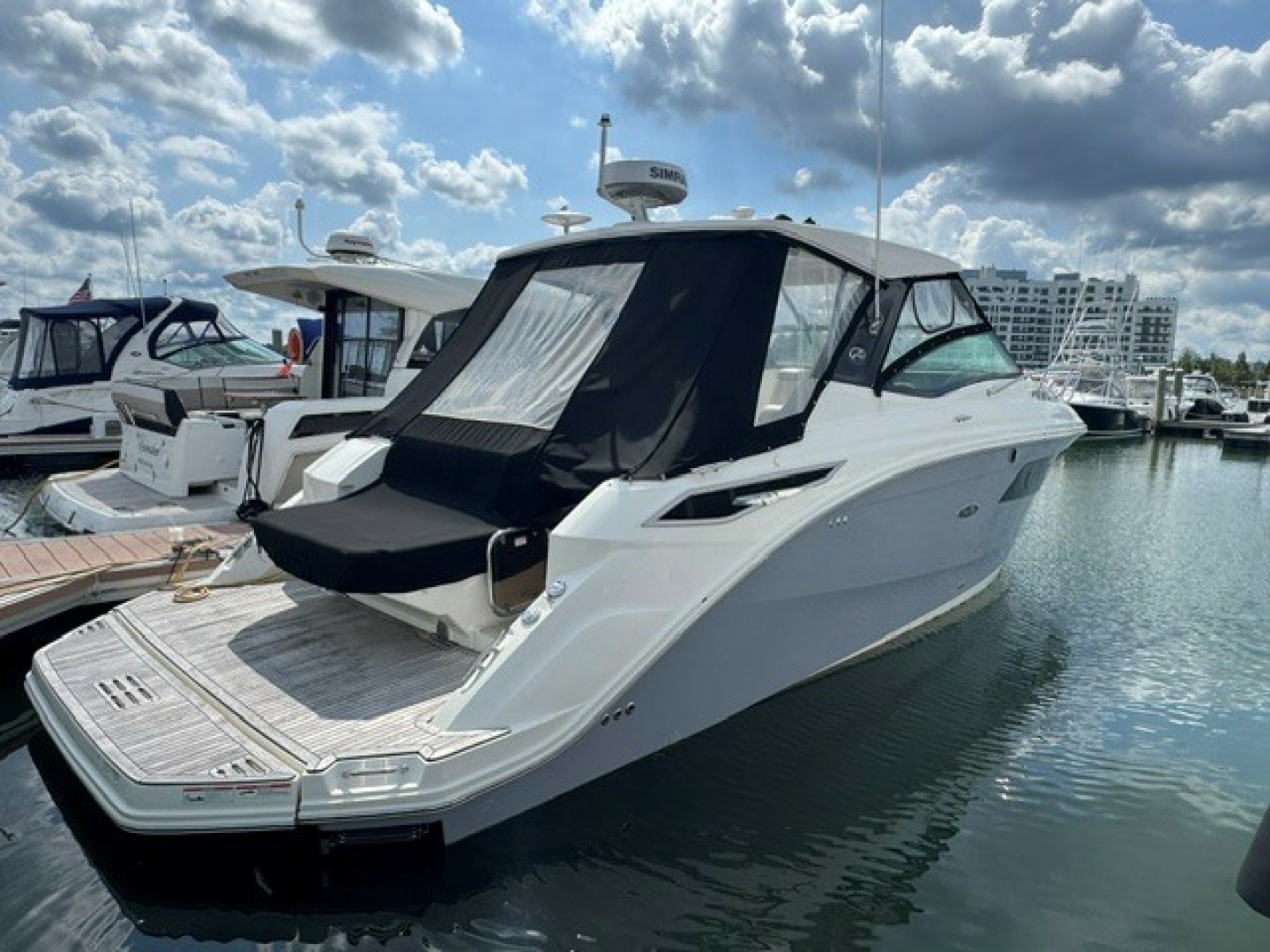 2020 Sea Ray 320 Sundancer