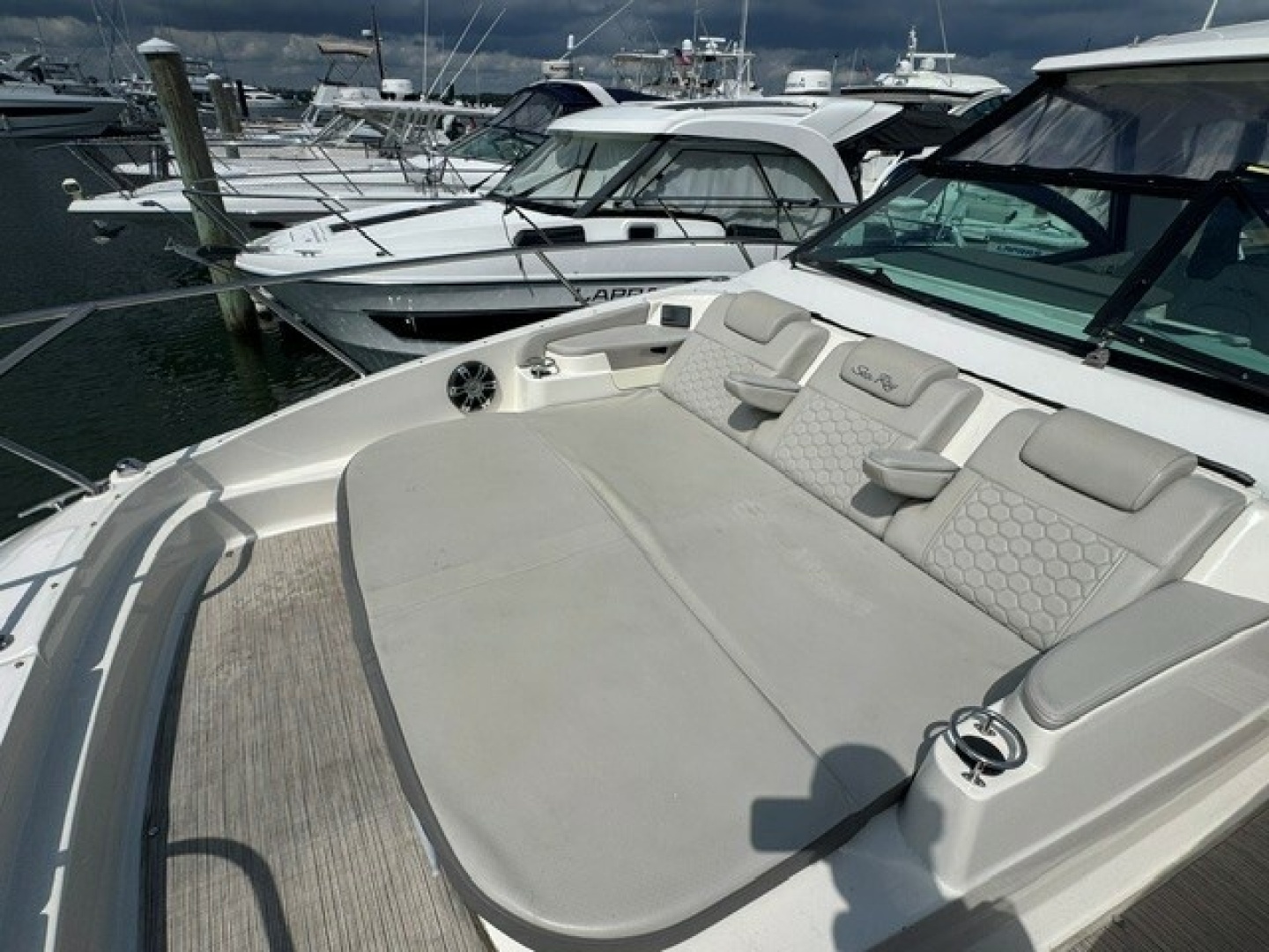 32ft Sea Ray Yacht For Sale