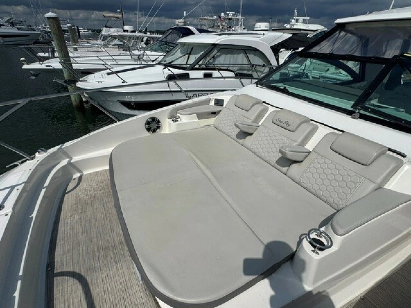 Sea Ray 320 Sundancer Yacht For Sale