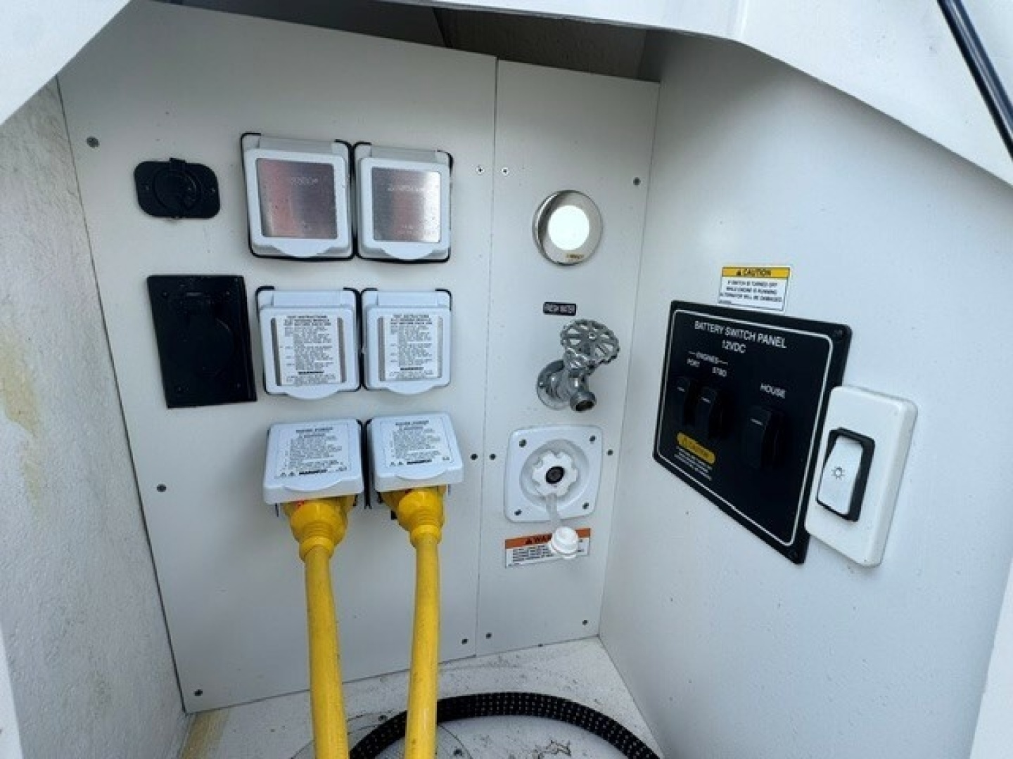 2020 Sea Ray 320 Sundancer