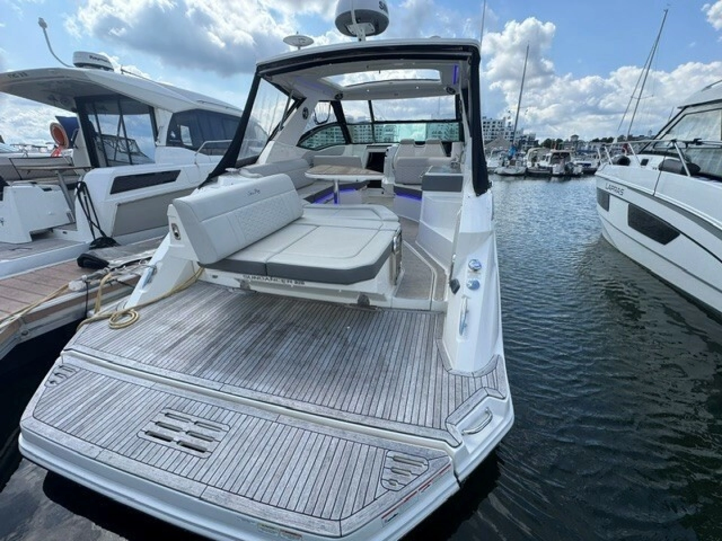 Sea Ray 320 Sundancer Yacht For Sale