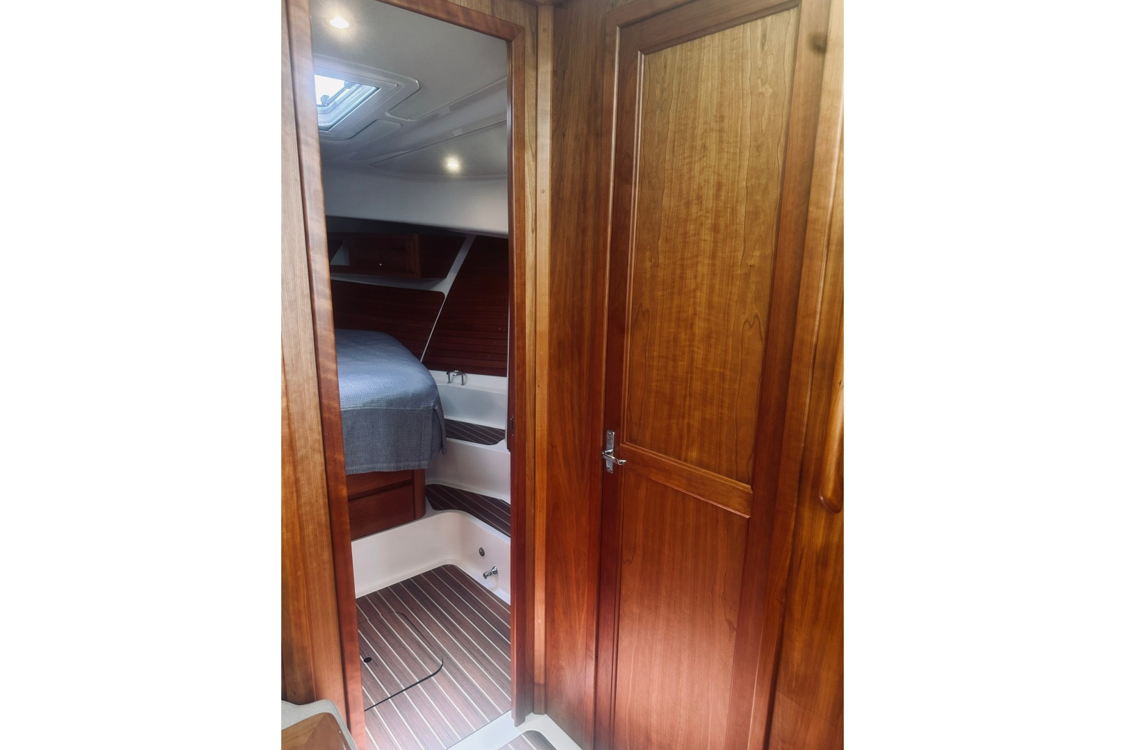 Sapphire 39ft Back Cove Yacht For Sale