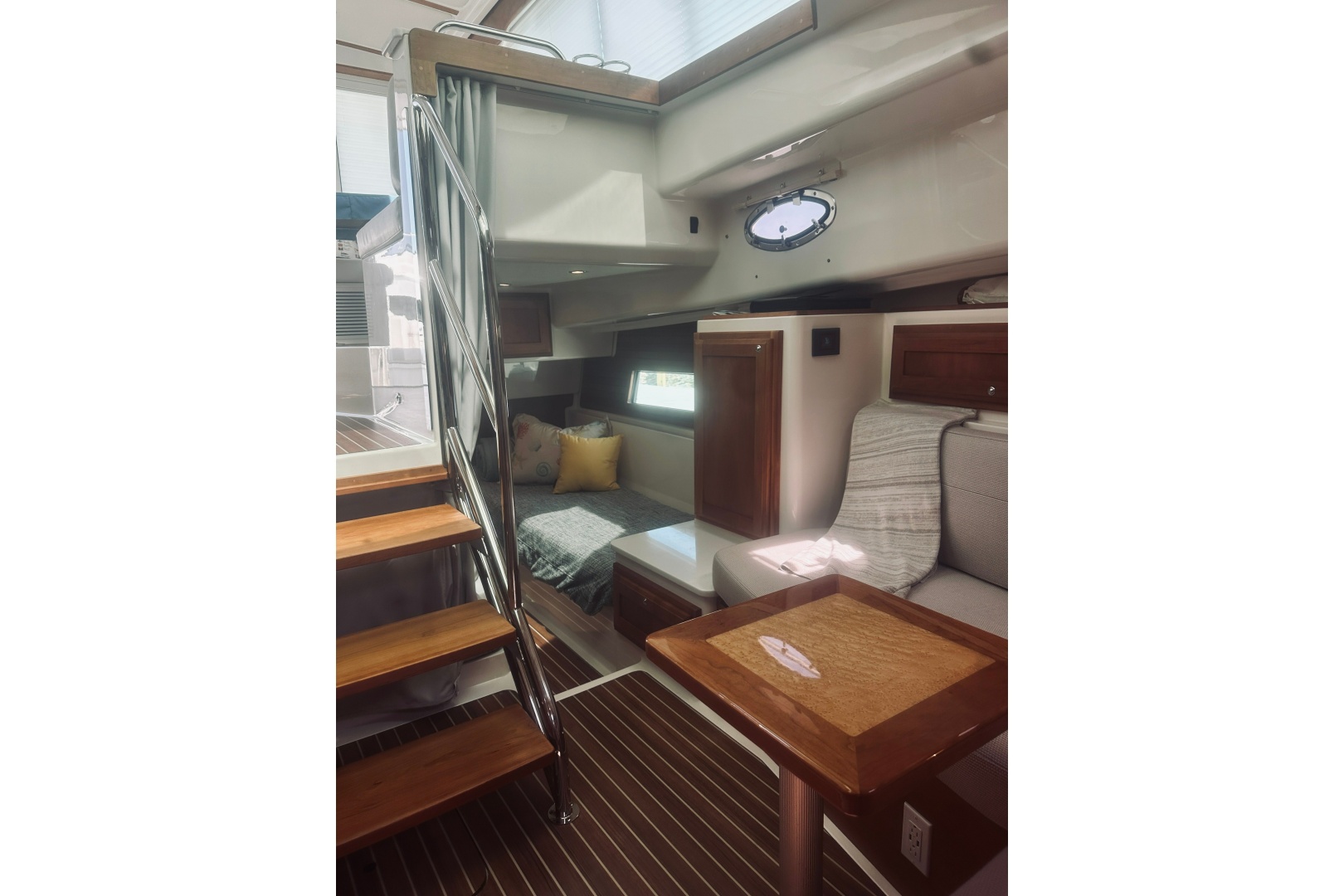 Sapphire 39ft Back Cove Yacht For Sale