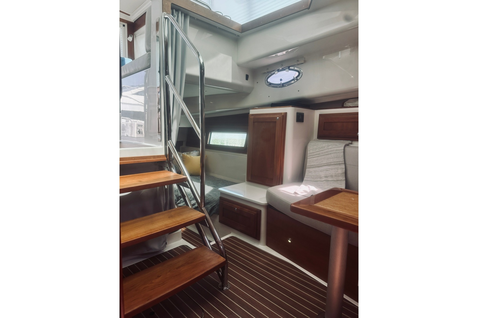 Sapphire 39ft Back Cove Yacht For Sale